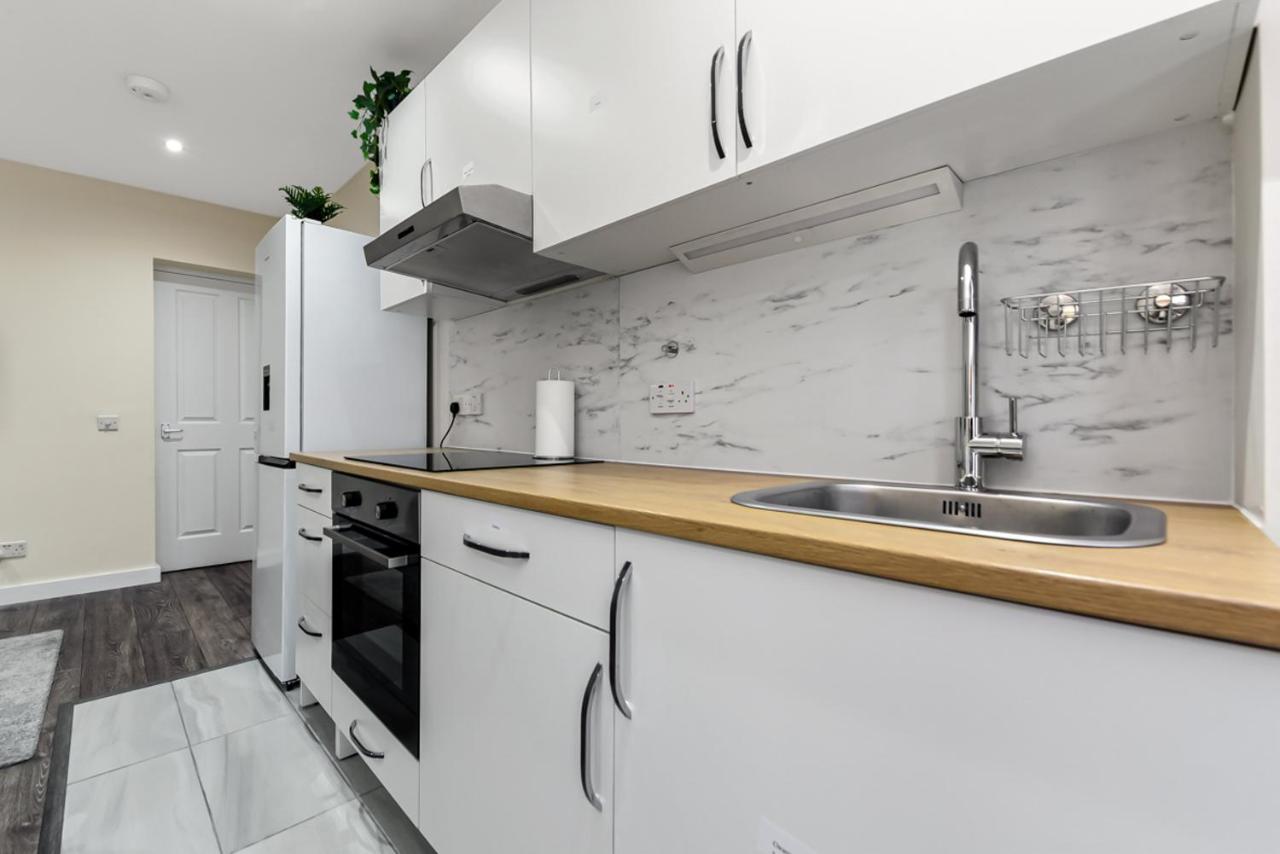 Family Friendly, Zone 2, 2 Beds, Overground ลอนดอน ภายนอก รูปภาพ